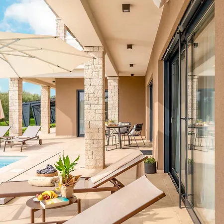 فيلة Christall By Interhome Kaštelir